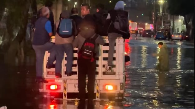 FOTOS: Así quedó la vía Gustavo Baz por inundaciones tras lluvias en Tlalnepantla, Estado de México