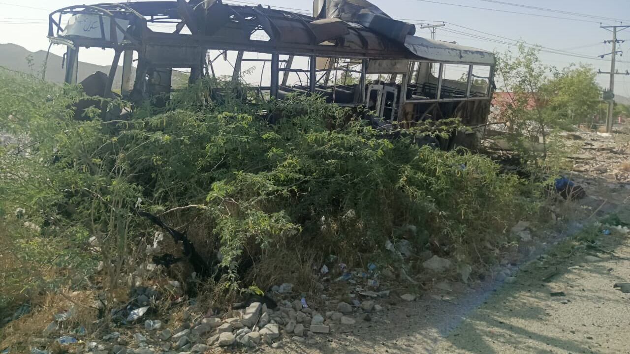 Pakistán: Ataque a autobús escolar militar deja 5 muertos; gobierno señala a India como responsable